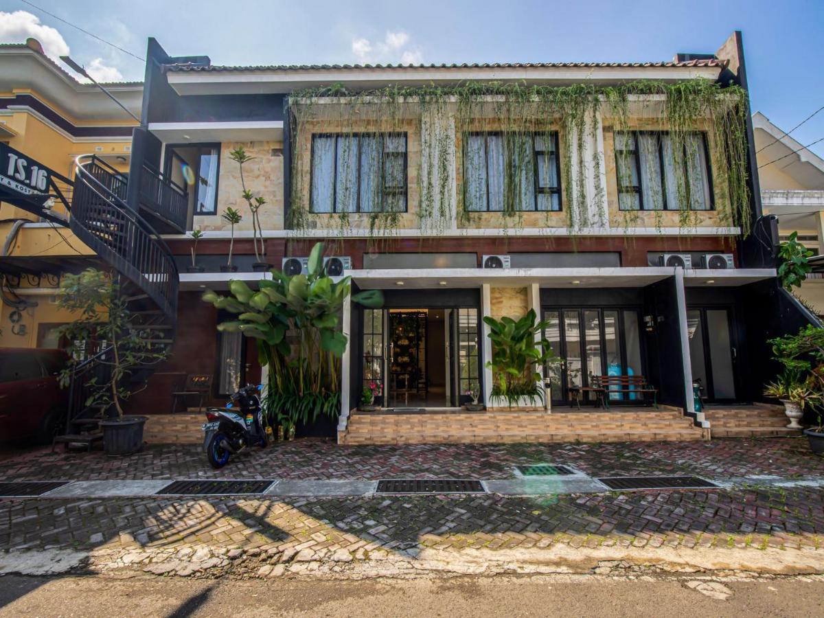 Casa Ts 16 Hotel Malang Exterior foto